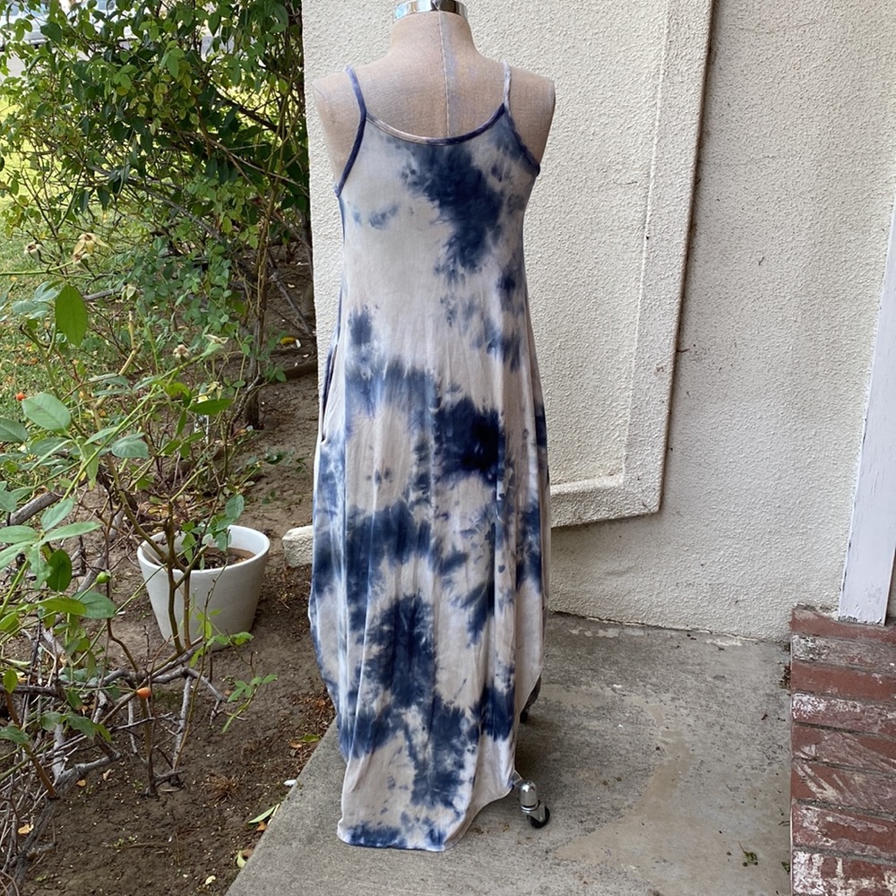 Final Touch gorgeous tie dye stretchy dress from luxury boutique in Laguna - Picture 8 of 14